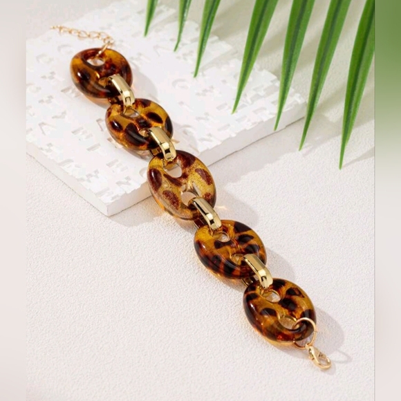 Tortoise Shell Bracelet with Gold Accents New! - Picture 4 of 11